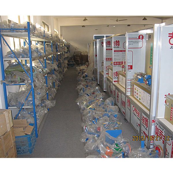 若安在浩繁品牌当挑选合适本身的电工实训台？(图2)